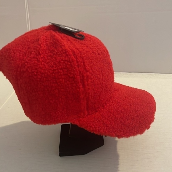 COPY - Red Shaggy cap NEW - Picture 4 of 6